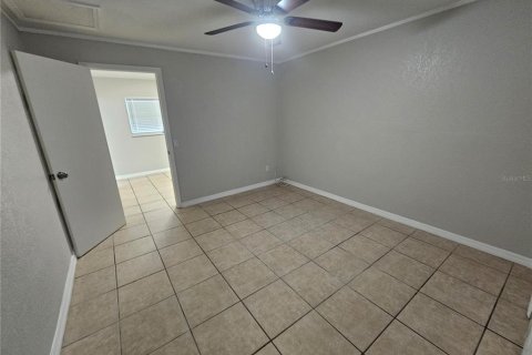 Apartment in Zephyrhills, Florida 3 bedrooms, 96.99 sq.m. № 2383408 - photo 5