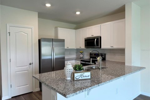 Townhouse in Davenport, Florida 3 bedrooms, 136.01 sq.m. № 1776962 - photo 8