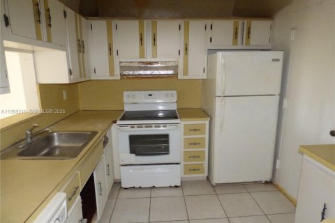 Купить кондоминиум в Норт-Майами, Флорида 2 спальни, 86.21м2, № 2030425 - фото 3