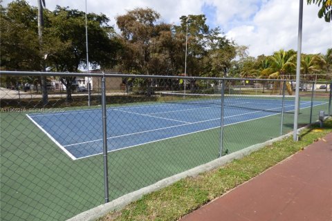 Купить кондоминиум в Норт-Майами, Флорида 2 спальни, 86.21м2, № 2030425 - фото 2
