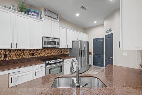 House in Dover, Florida 4 bedrooms, 263.84 sq.m. № 2345012 - photo 10