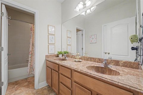 House in Dover, Florida 4 bedrooms, 263.84 sq.m. № 2345012 - photo 30