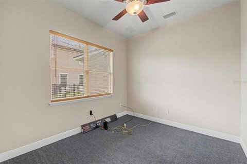 House in Dover, Florida 4 bedrooms, 263.84 sq.m. № 2345012 - photo 24
