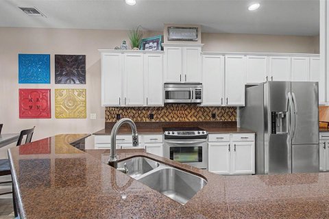 House in Dover, Florida 4 bedrooms, 263.84 sq.m. № 2345012 - photo 11