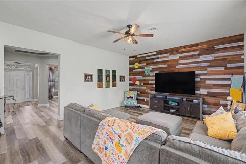 House in Dover, Florida 4 bedrooms, 263.84 sq.m. № 2345012 - photo 20