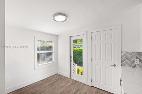 Villa ou maison à vendre à Coral Gables, Floride: 2 chambres, 99.31 m2 № 2263945 - photo 22