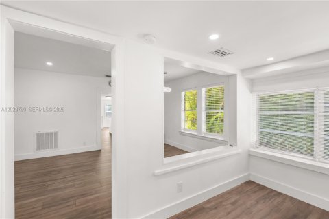 Villa ou maison à vendre à Coral Gables, Floride: 2 chambres, 99.31 m2 № 2263945 - photo 2