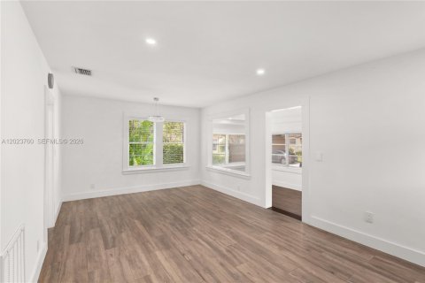 Villa ou maison à vendre à Coral Gables, Floride: 2 chambres, 99.31 m2 № 2263945 - photo 11