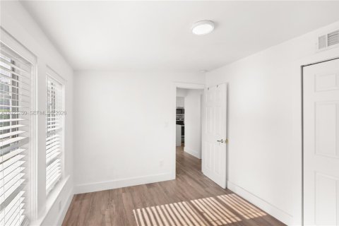 Villa ou maison à vendre à Coral Gables, Floride: 2 chambres, 99.31 m2 № 2263945 - photo 26