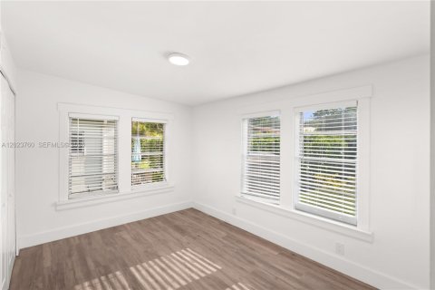Villa ou maison à vendre à Coral Gables, Floride: 2 chambres, 99.31 m2 № 2263945 - photo 24