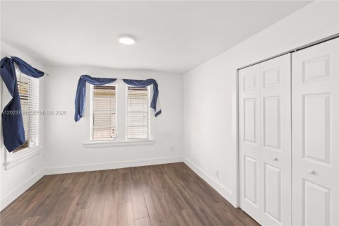 Villa ou maison à vendre à Coral Gables, Floride: 2 chambres, 99.31 m2 № 2263945 - photo 28