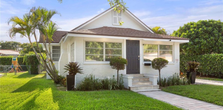 Villa ou maison à Coral Gables, Floride 2 chambres, 99.31 m2 № 2263945