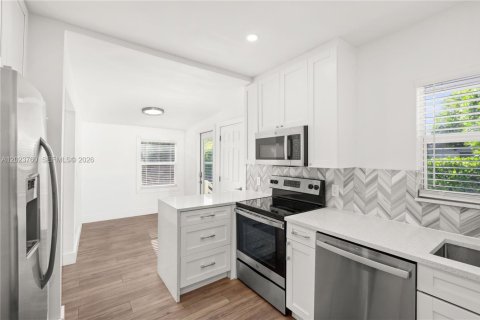 Villa ou maison à vendre à Coral Gables, Floride: 2 chambres, 99.31 m2 № 2263945 - photo 18