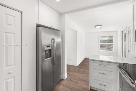 Villa ou maison à vendre à Coral Gables, Floride: 2 chambres, 99.31 m2 № 2263945 - photo 19