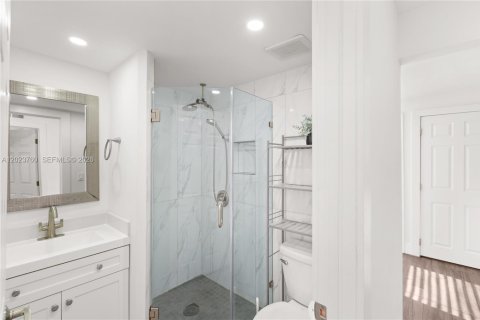 Villa ou maison à vendre à Coral Gables, Floride: 2 chambres, 99.31 m2 № 2263945 - photo 27