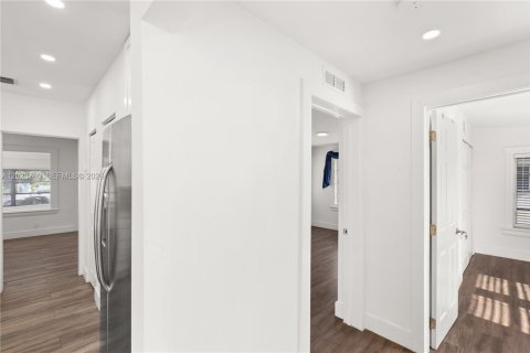 Villa ou maison à vendre à Coral Gables, Floride: 2 chambres, 99.31 m2 № 2263945 - photo 20