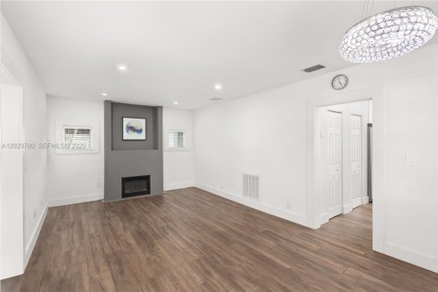Villa ou maison à vendre à Coral Gables, Floride: 2 chambres, 99.31 m2 № 2263945 - photo 7