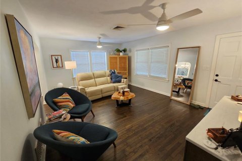 Casa en alquiler en Saint Petersburg, Florida, 3 dormitorios, 159.14 m2 № 1908580 - foto 7