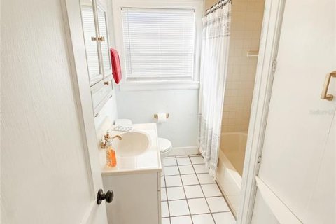 Casa en alquiler en Saint Petersburg, Florida, 3 dormitorios, 159.14 m2 № 1908580 - foto 12