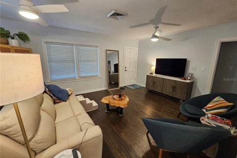 Casa en alquiler en Saint Petersburg, Florida, 3 dormitorios, 159.14 m2 № 1908580 - foto 8