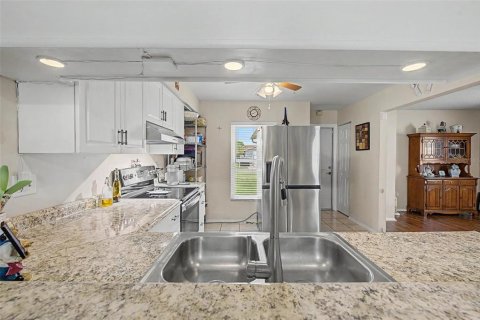 Casa en venta en Brandon, Florida, 3 dormitorios, 117.34 m2 № 2319269 - foto 15