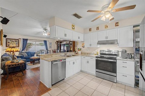 Casa en venta en Brandon, Florida, 3 dormitorios, 117.34 m2 № 2319269 - foto 11