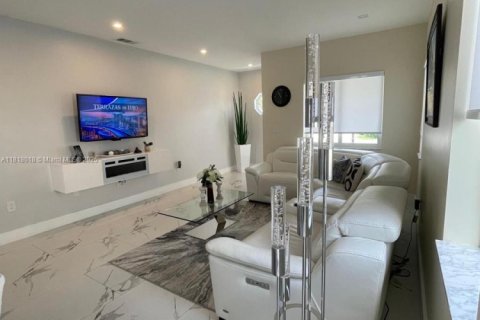 Купить виллу или дом в Майами, Флорида 3 спальни, 125.33м2, № 1780101 - фото 16