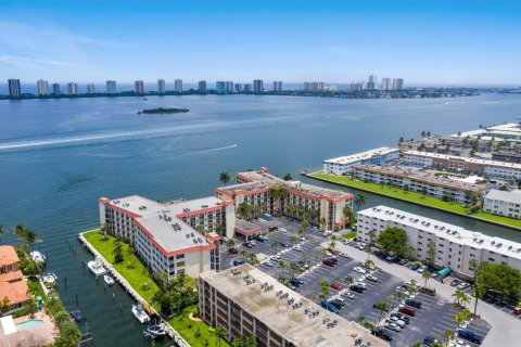 Condominio en venta en North Palm Beach, Florida, 2 dormitorios, 100.24 m2 № 2400873 - foto 10