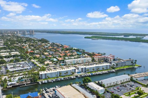 Condominio en venta en North Palm Beach, Florida, 2 dormitorios, 100.24 m2 № 2400873 - foto 5