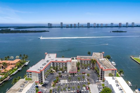 Condominio en venta en North Palm Beach, Florida, 2 dormitorios, 100.24 m2 № 2400873 - foto 9
