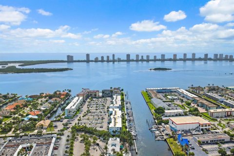 Condominio en venta en North Palm Beach, Florida, 2 dormitorios, 100.24 m2 № 2400873 - foto 3