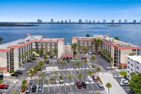 Condominio en venta en North Palm Beach, Florida, 2 dormitorios, 100.24 m2 № 2400873 - foto 21