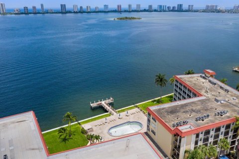 Condominio en venta en North Palm Beach, Florida, 2 dormitorios, 100.24 m2 № 2400873 - foto 22