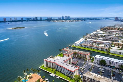 Condominio en venta en North Palm Beach, Florida, 2 dormitorios, 100.24 m2 № 2400873 - foto 18