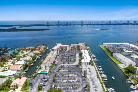 Condominio en venta en North Palm Beach, Florida, 2 dormitorios, 100.24 m2 № 2400873 - foto 20
