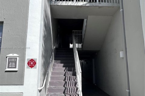 Condo in Pembroke Pines, Florida, 2 bedrooms  № 2044684 - photo 22