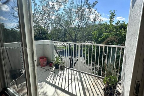 Condo in Pembroke Pines, Florida, 2 bedrooms  № 2044684 - photo 18