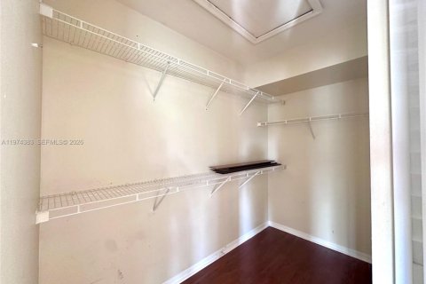 Condo in Pembroke Pines, Florida, 2 bedrooms  № 2044684 - photo 14