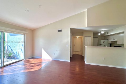 Condo in Pembroke Pines, Florida, 2 bedrooms  № 2044684 - photo 6