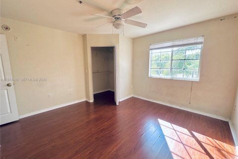 Condo in Pembroke Pines, Florida, 2 bedrooms  № 2044684 - photo 8