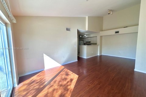 Condo in Pembroke Pines, Florida, 2 bedrooms  № 2044684 - photo 7