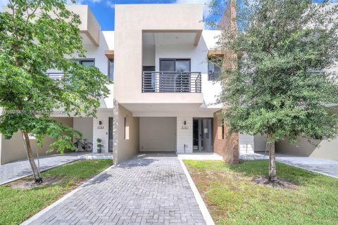 Снять в аренду таунхаус в Дания-Бич, Флорида 3 спальни, 146.97м2, № 1982767 - фото 3