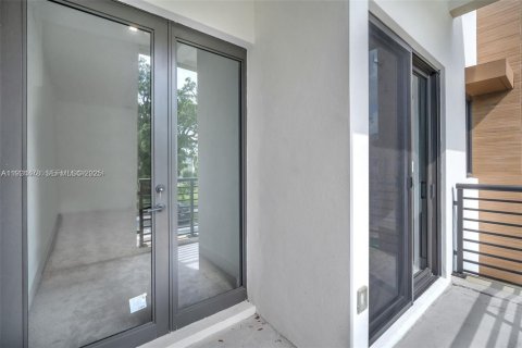 Снять в аренду таунхаус в Дания-Бич, Флорида 3 спальни, 146.97м2, № 1982767 - фото 27