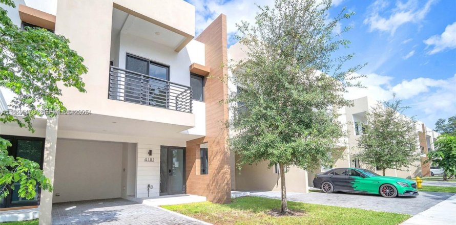 Таунхаус в Дания-Бич, Флорида 3 спальни, 146.97м2 № 1982767