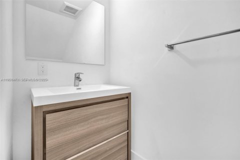 Снять в аренду таунхаус в Дания-Бич, Флорида 3 спальни, 146.97м2, № 1982767 - фото 18