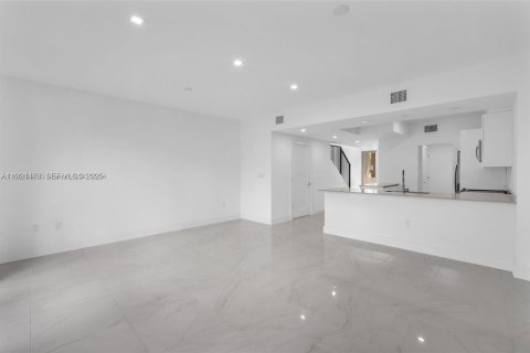 Снять в аренду таунхаус в Дания-Бич, Флорида 3 спальни, 146.97м2, № 1982767 - фото 14