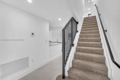 Снять в аренду таунхаус в Дания-Бич, Флорида 3 спальни, 146.97м2, № 1982767 - фото 8