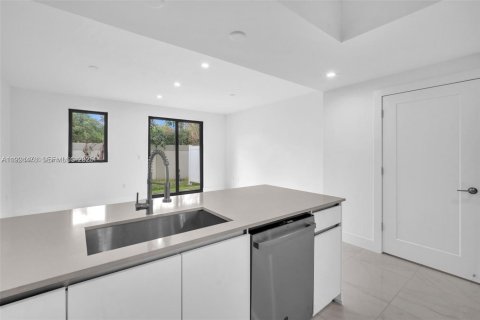 Снять в аренду таунхаус в Дания-Бич, Флорида 3 спальни, 146.97м2, № 1982767 - фото 11