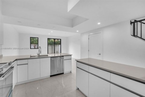 Снять в аренду таунхаус в Дания-Бич, Флорида 3 спальни, 146.97м2, № 1982767 - фото 9