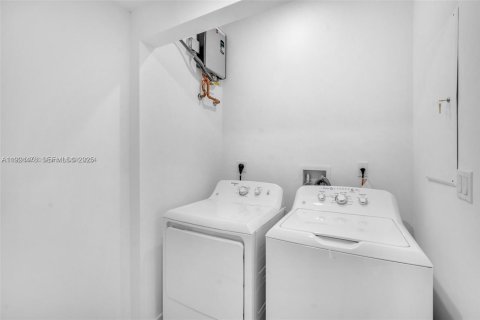 Снять в аренду таунхаус в Дания-Бич, Флорида 3 спальни, 146.97м2, № 1982767 - фото 19